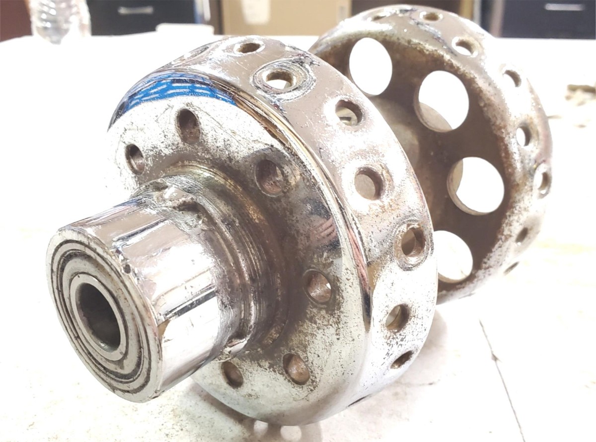 lb.kh 1957-1978 Harley-Davidson Ironhead Sportster OEM Rear Wheel Hub