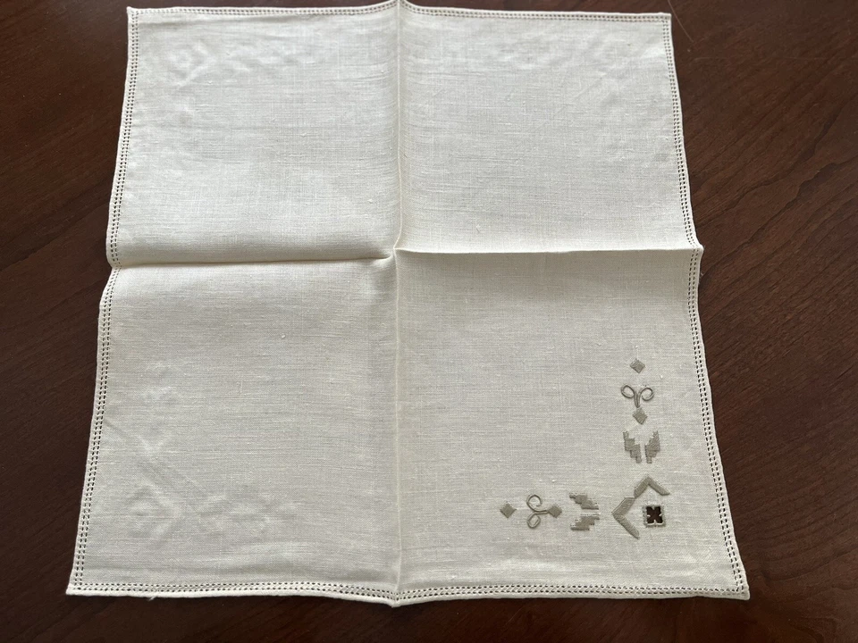 Set of 12 Pale Yellow Embroidered Napkins Excellent! - Image 2 of 4