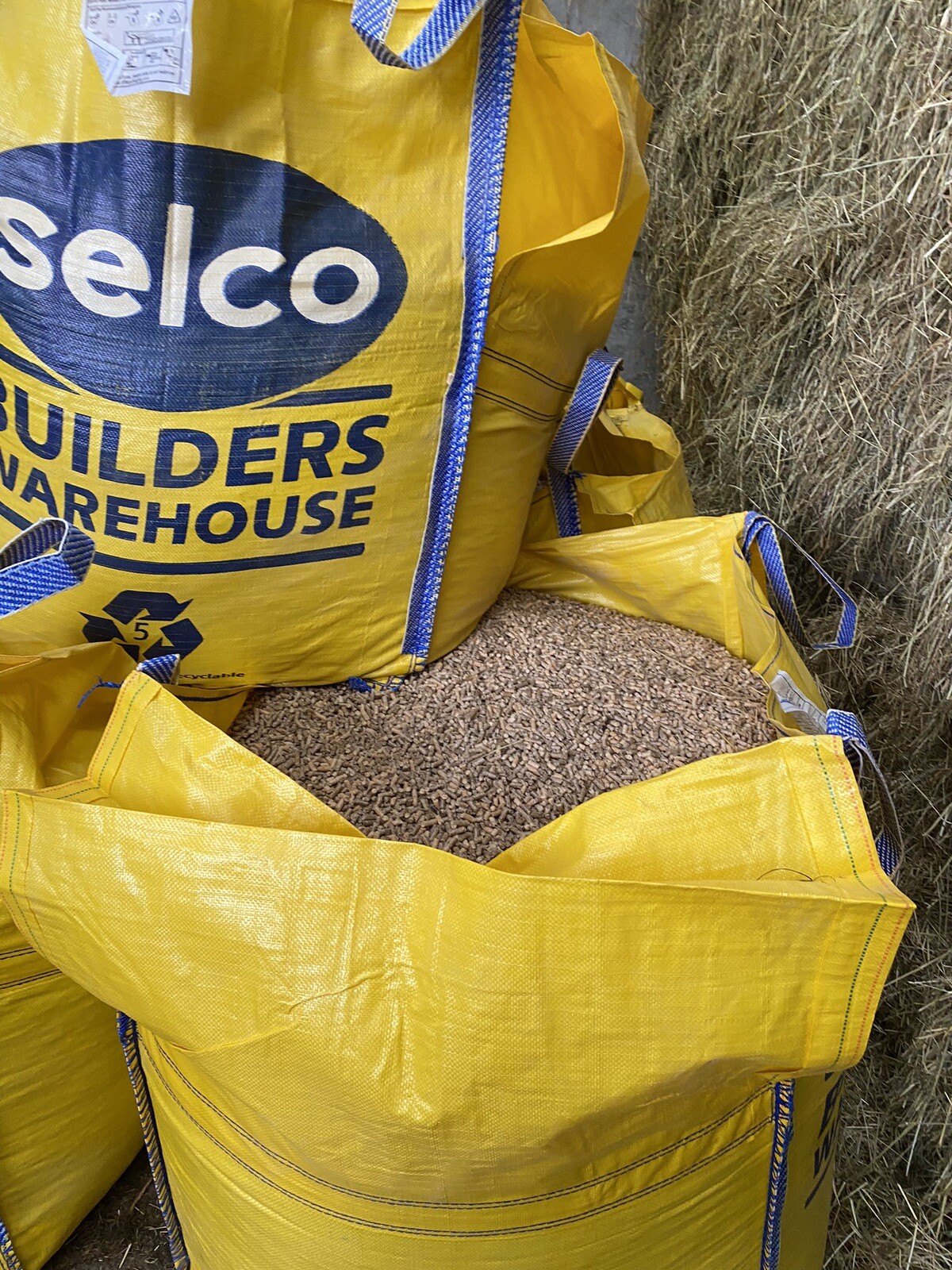 wood pellets horse bedding in cubic meter bulk bag for collection