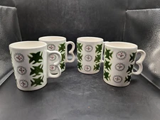 Vintage Mid-Century Mod Groovy Atomic Graphics Mugs w/ Shaped Handles T-1532