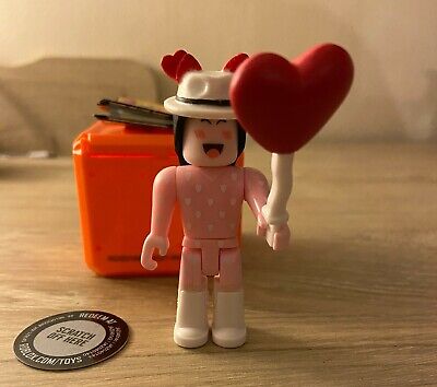 Roblox Celebrity Series 8 cSAPPHIRE Figure w/ SUPER PINK HEART