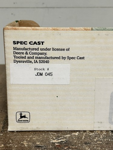 SpecCast 1/16 John Deere 1941-1946 Model LA Tractor Box Box Only No Tractor - Picture 16 of 19