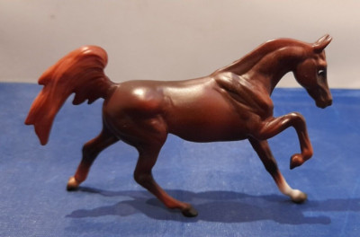 Breyer Stablemate Modellpferd Darley Araber aus 2020 Deluxe Pferdeset Chestnut