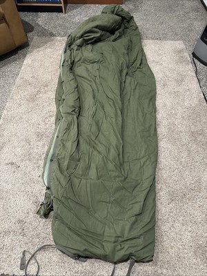 Cold Weather Mummy Sleeping Bag - Green (8465-01-049-0880)