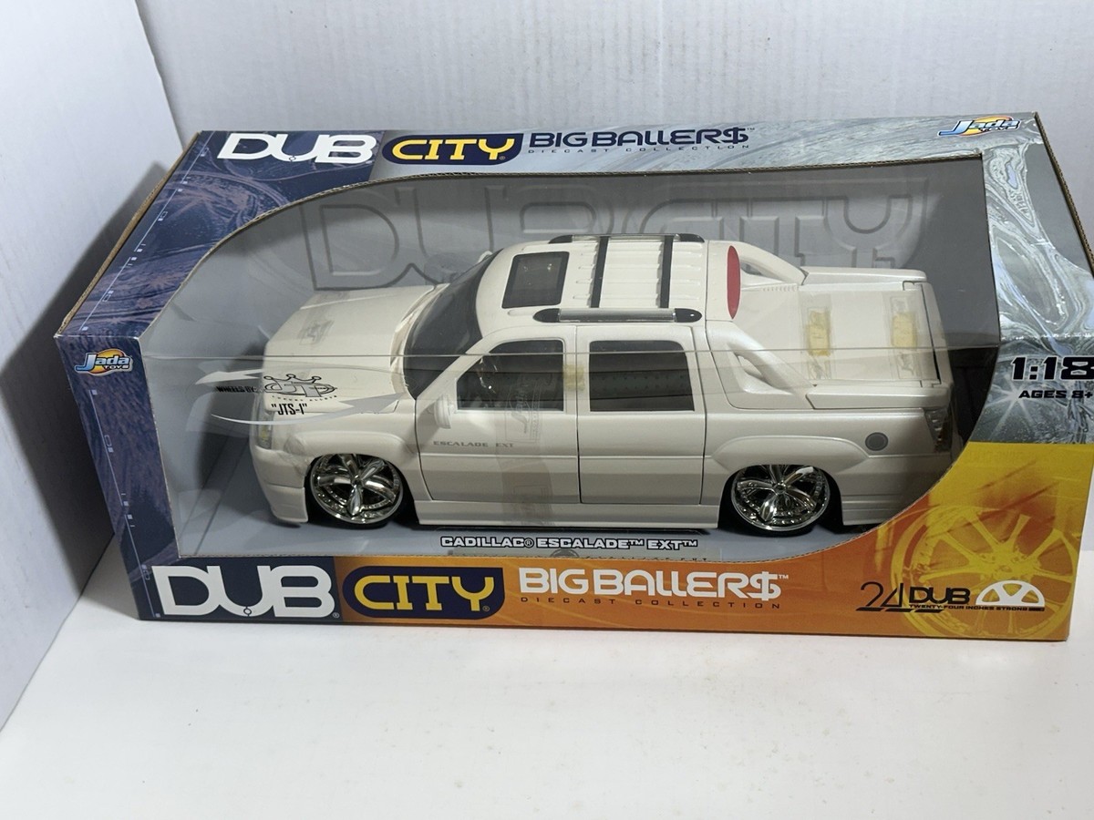 JADA DUB CITY 2002 CADILLAC ESCALADE EXT WHITE 1:18 DIECAST MODEL