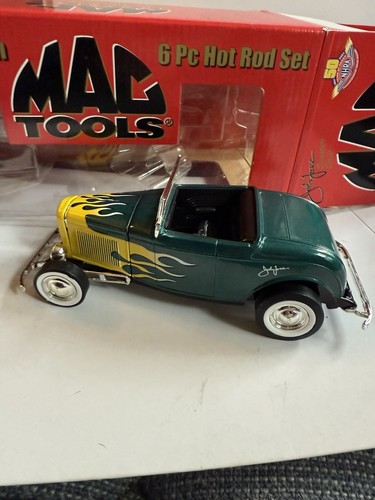 Mac Tools John Force Signature series 1932 Ford Roadster Hot Rod 1:24 Scale