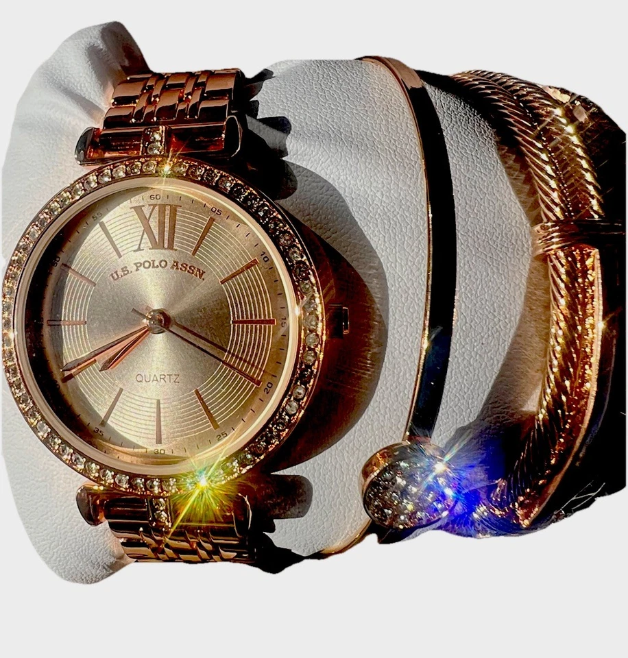 Polo para mujer U.S. Assn. Juego Caja Reloj y Pulseras Oro Rosa Foto 3 de 4