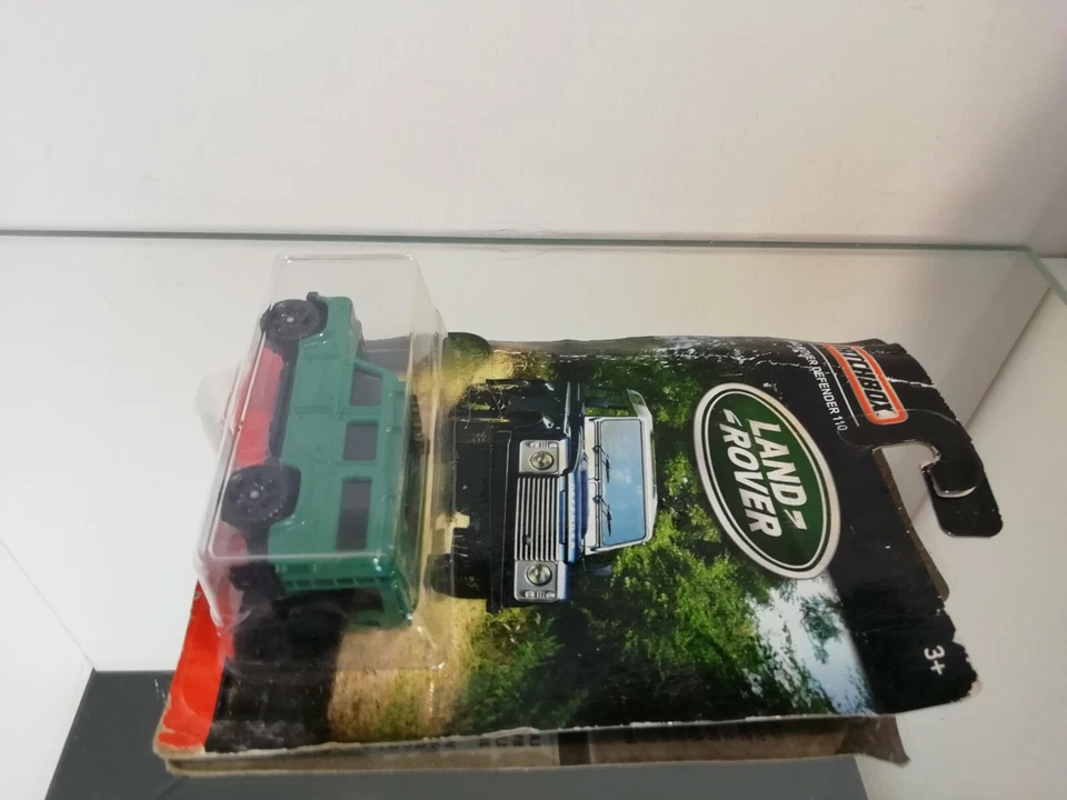 MATCHBOX LAND ROVER DEFENDER 110 IN VERDE SU BLISTER - Immagine 2 di 4