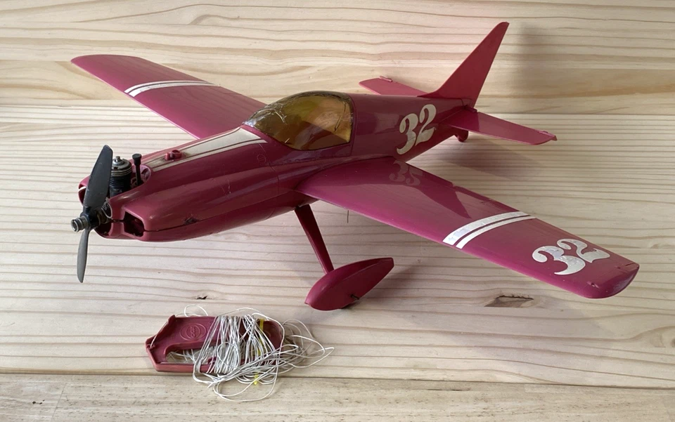 Cox Plane Airplane SUPER SPORT TRAINER #32 W MOTOR - Has Compression - Untested - Image 2 of 4