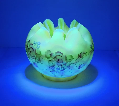 Fenton Uranium Burmese Glass Rose Bowl Vase Hand Painted Signed Custard UV Glow