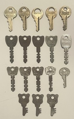 VINTAGE LOT OF 18 ASSORTED MASTER KEYS