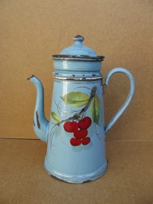 Ancienne cafetière en tôle émaillée à décor de cerise sur fond bleu art nouveau - Photo 1/4