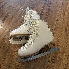 Mark 1 White Figure Ice Skates Size 8 Stiff Flex Lace-Up Senior Pair