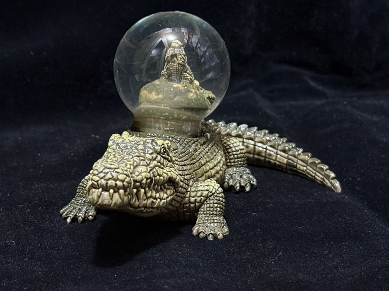 Alligator Figurine 