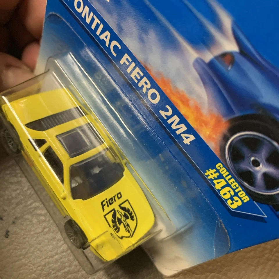Tarjeta Hot Wheels Pontiac Fiero 2m4 # 463 de Mattel Foto 3 de 3