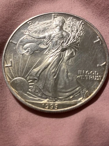1995 American Silver Eagle 1 Troy Oz. .999 Fine Silver One Dollar Coin