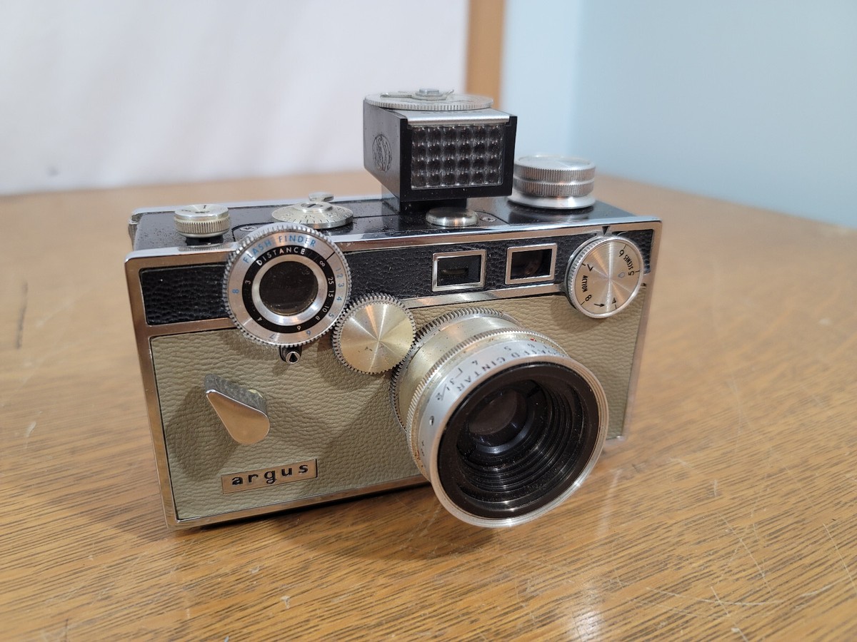 Vintage Argus C3 Camera - 50mm lens - Leather Case - Lc3