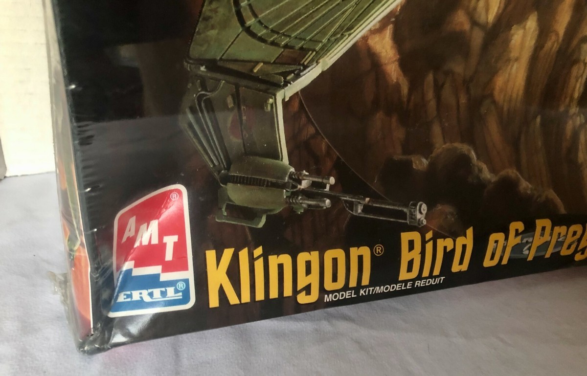 AMT Ertl Star Trek KLINGON BIRD OF PREY Flight Display Model Kit