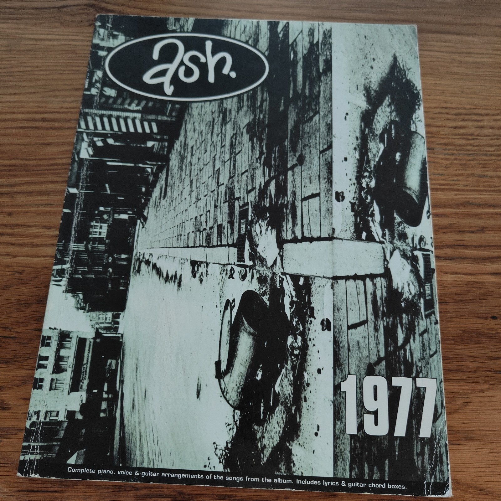 ASH: '1977' Piano Vocal Guitar Chords Lyrics Indie Rock Pop 80s 90s