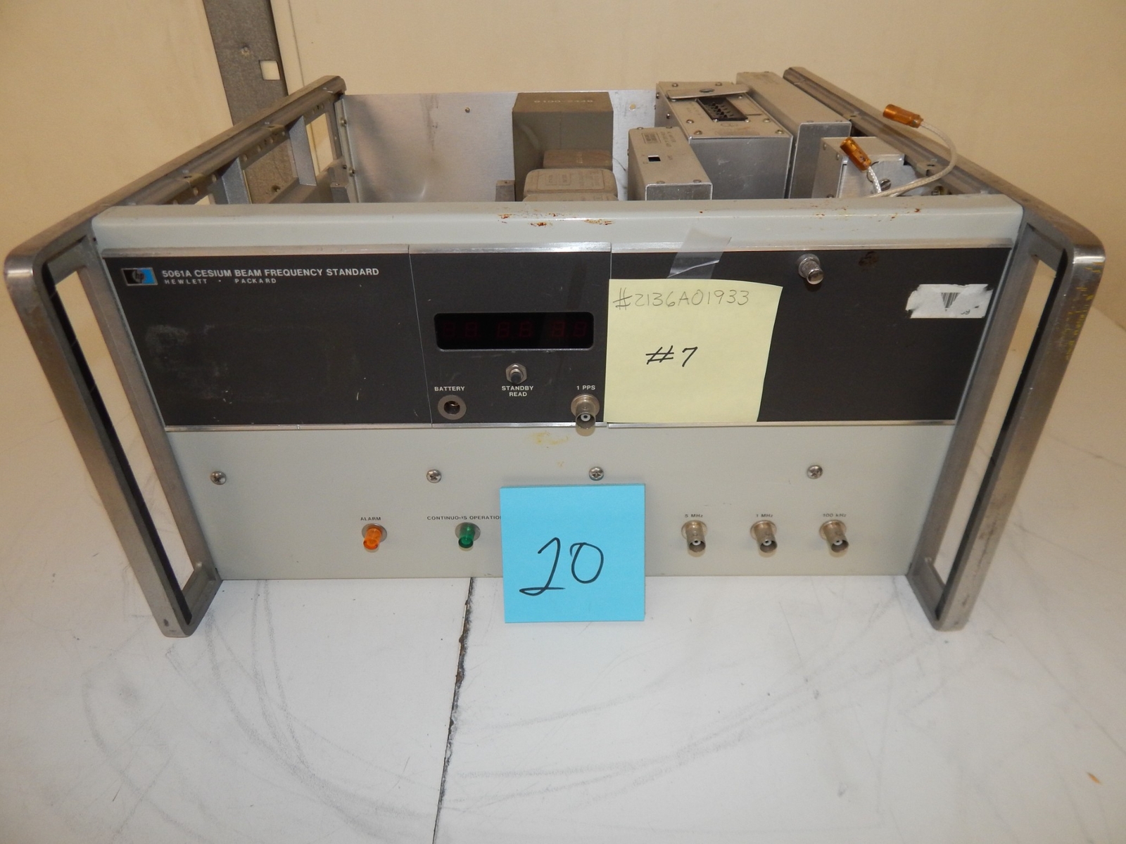*TC* HEWLETT PACKARD HP 5061b CESIUM BEAM FREQUENCY STANDARD- CHASSIS (FQM64)