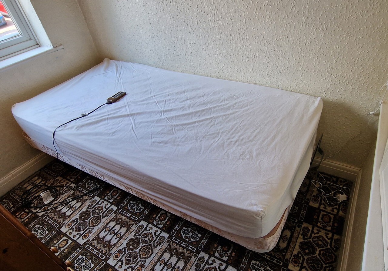 Craftmatic Electrically Adjustable Single Bed with Massage & Wave Feature eBay