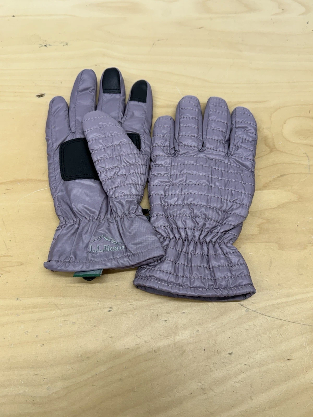 NWT L.L. Bean Women’s Size Medium Primaloft Purple Packaway Quilted Black Gloves