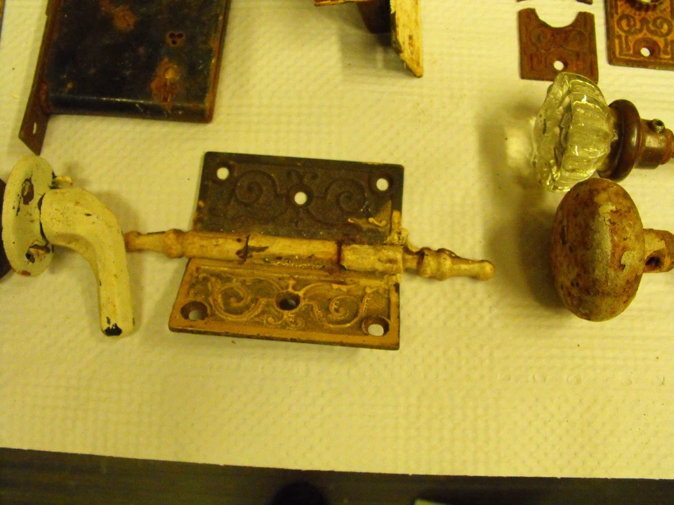SURTIDO DE HERRAJES PARA PUERTAS ANTIGUAS Foto 3 de 4