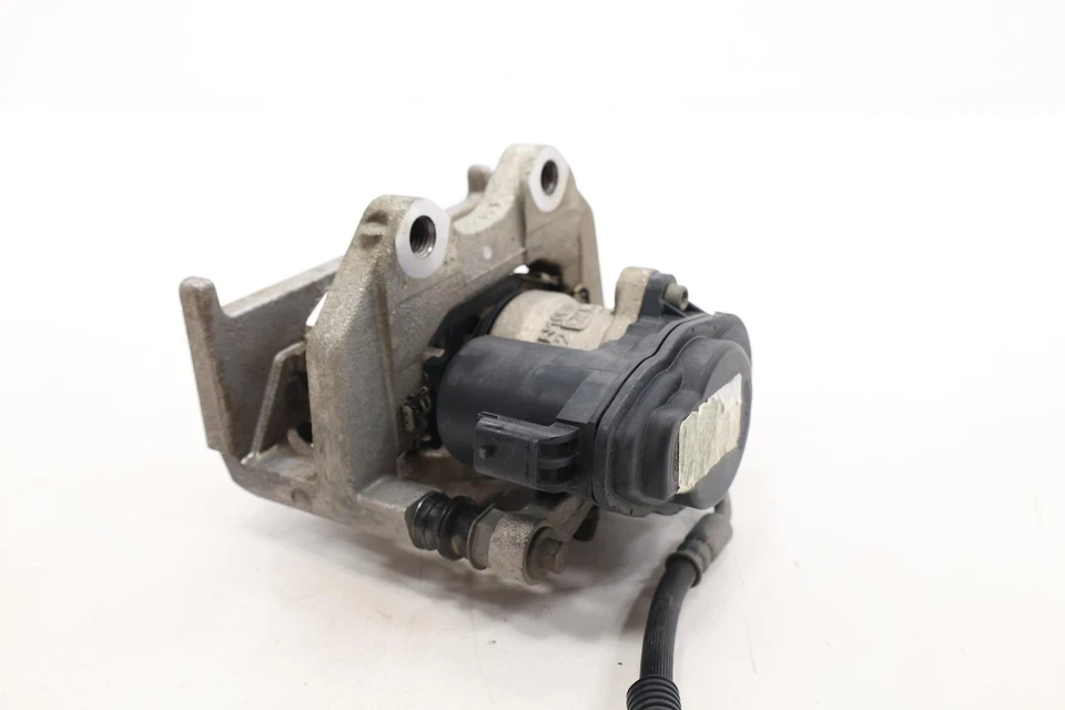 Lincoln Aviator 2020 pinza trasera izquierda L1mc2d251ad L1mz-2553-e L1mz-2282-b Foto 2 de 4