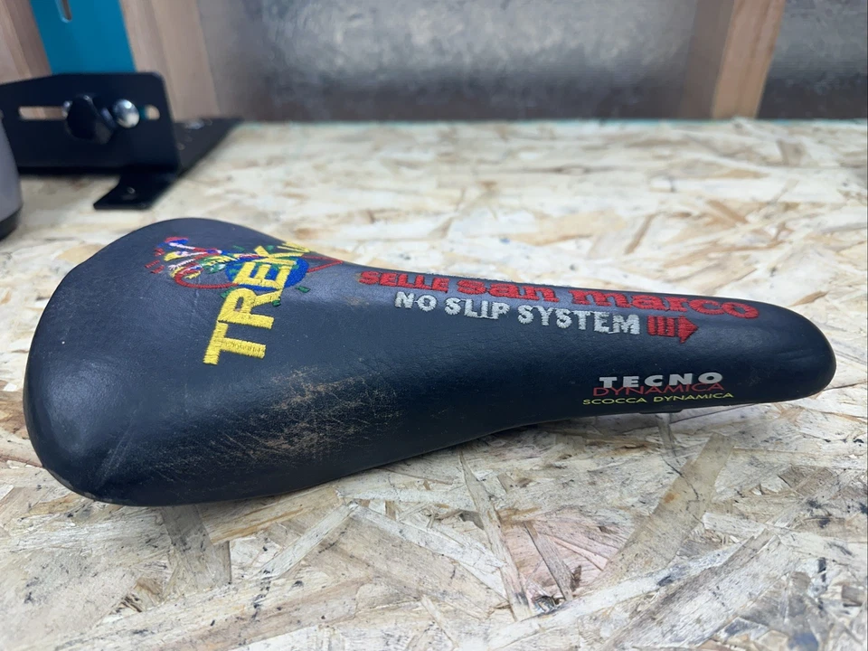 Sillín de bicicleta de carretera Selle San Marco bordado Trek EE. UU. sistema antideslizante 148 mm 256 g Foto 2 de 4