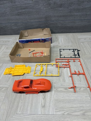 #ad INCOMPLETE Hot Wheels Snap Tite Model Kit Monogram 1 32 1040 0100 Corvette $13.99