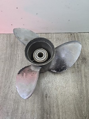 Evinrude Johnson Outboard Propeller 13 3/8 X 17 Pitch Stainless RH 389948