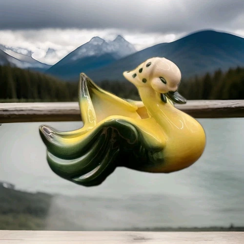 Vintage Hull Pottery Mother Goose Duck Hankerchief On Head Planter