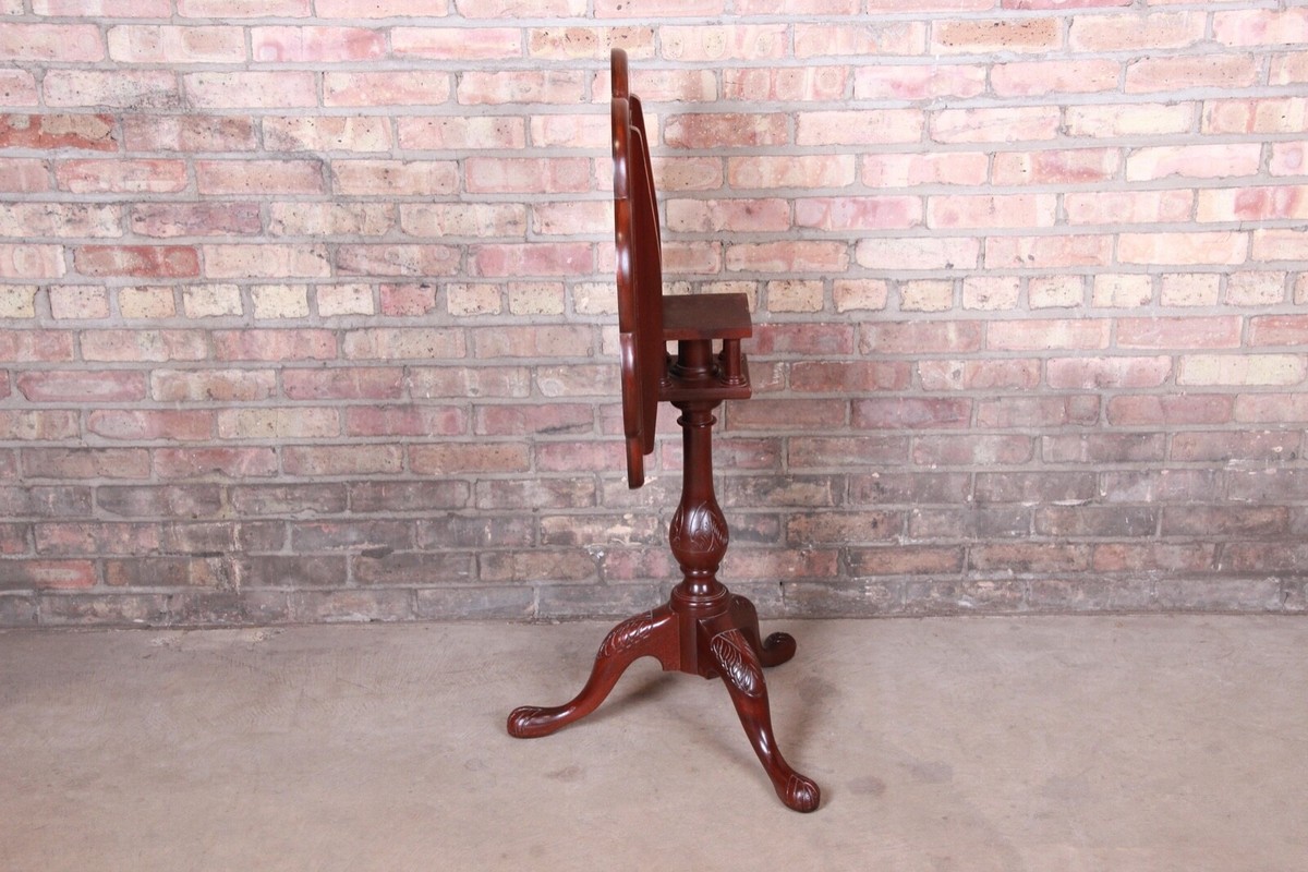 Baker HISTORIC CHARLESTON ティルトトップテーブル 猫脚 Baker Furniture Historic Charleston Carved Mahogany Tilt Top