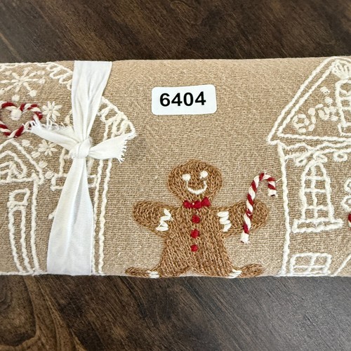 POTTERY BARN GINGERBREAD VILLAGE EMBROIDERED TABLE RUNNER 18 X 108" FLAX/ MULTI - Picture 10 of 10