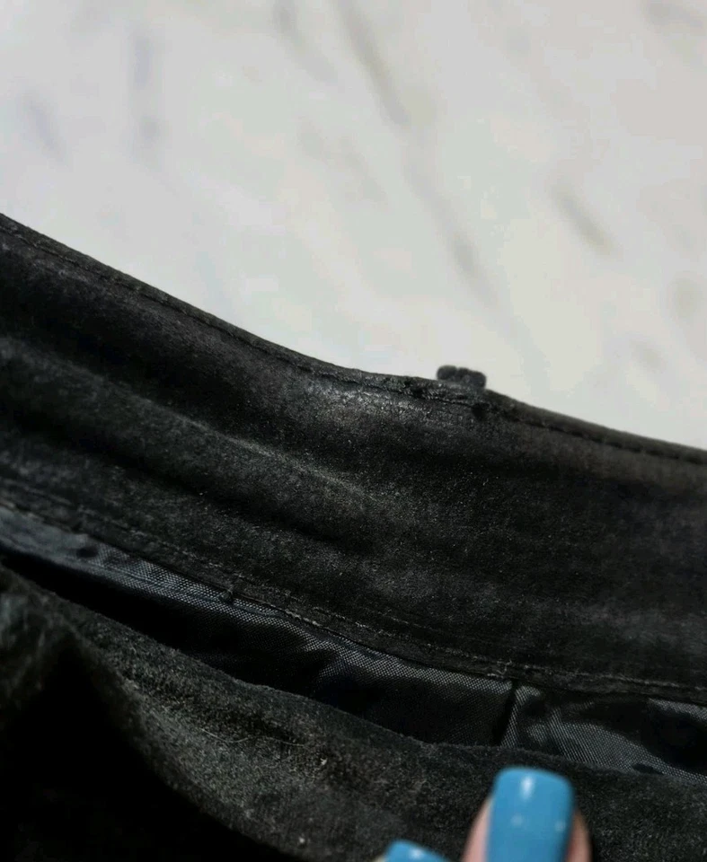 Vintage 1990s The Limited Leather Shorts Women's Sz 12 Black Pleated Suede - Image 3 of 4