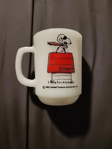 Vintage Anchor Hocking FIRE KING “Red Baron” Snoopy Milk Glass Mug 4" tall, 1965