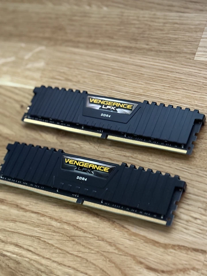 Corsair Vengeance LPX 32GB DDR4 2666 MHz RAM (2x 16GB) - Image 2 of 4