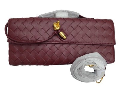 Soera Bianca Woven Handtasche in Weinrot