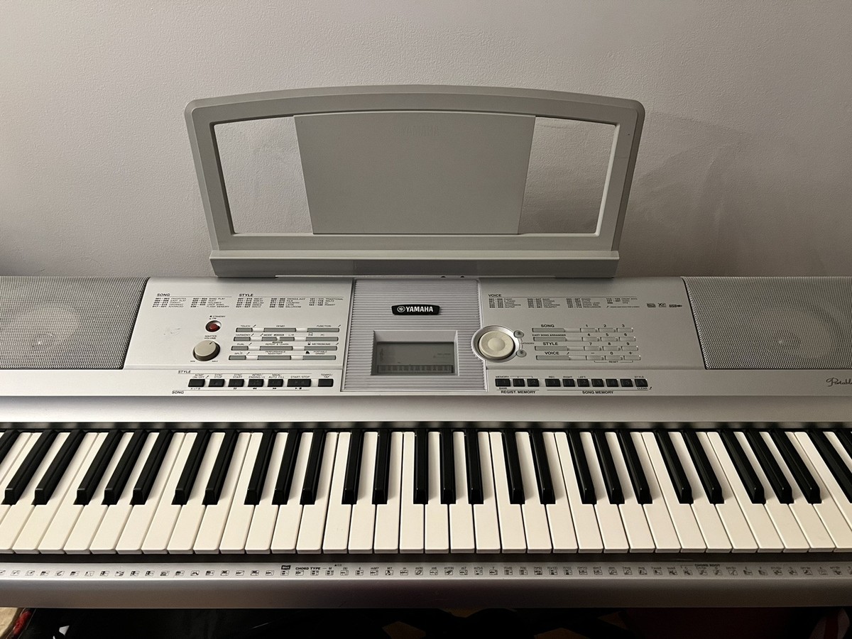 Yamaha DGX205 76-key Portable Keyboard with and Built-In Song