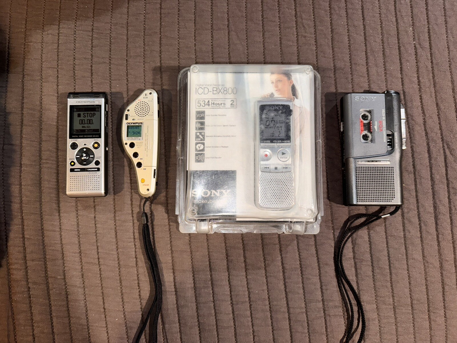 Lot Sony ICD-BX800 and Sony  M-679V  Oyimpus   V-90 Olympus 