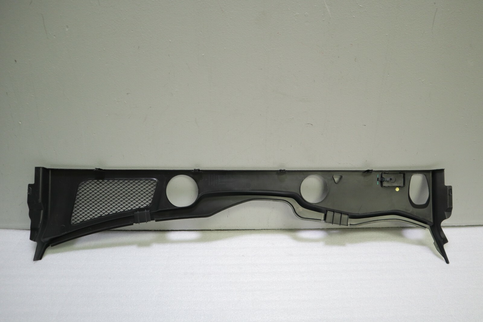 Porsche Macan Front Wiper Windshield Cowl Panel 95B819447G 2015  