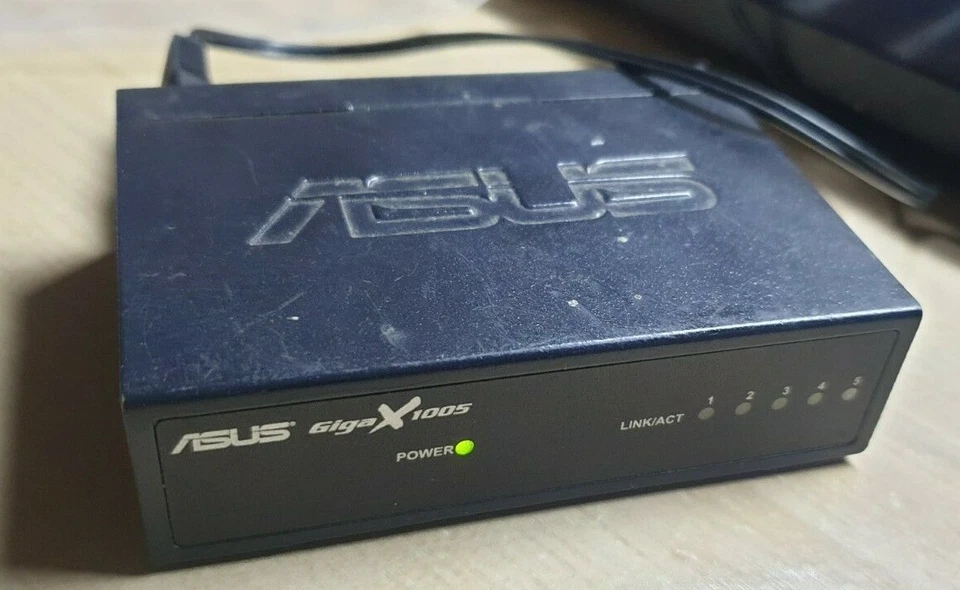 Asus GigaX 1005/G 10/100Mbps 5-Port Ethernet Desktop Switch - Image 2 of 4