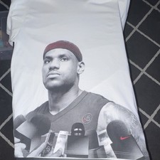 Nike Dri-FIT Men  s L White Graphic Print Crew Neck Short Sleeve T-Shirt
