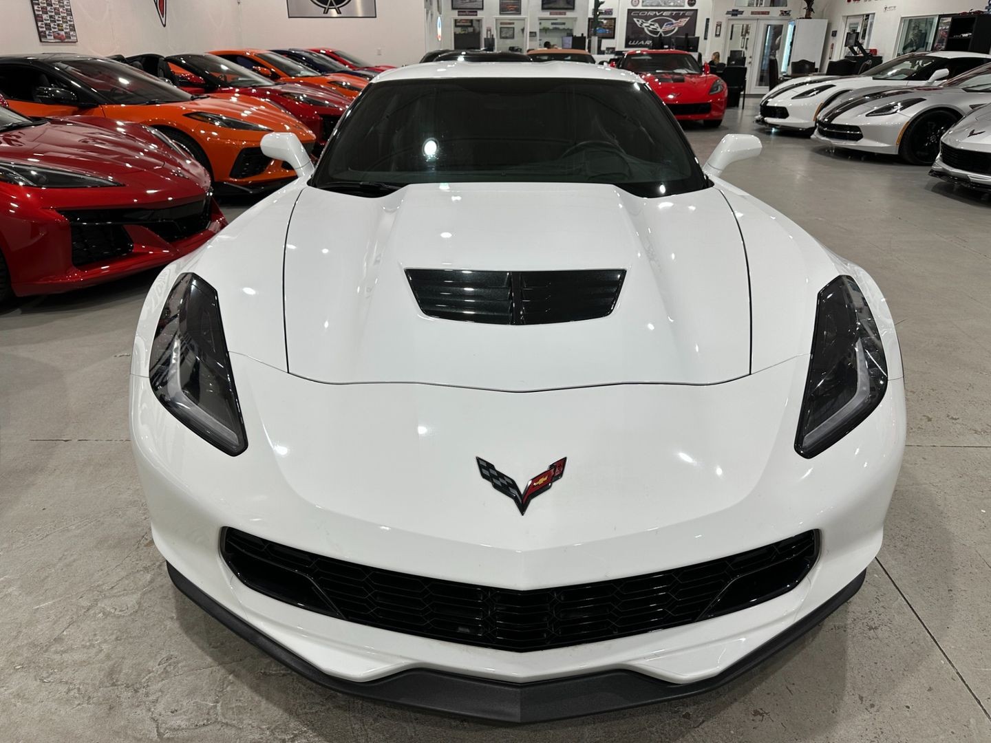 2016 [G8G] Arctic White Chevrolet Corvette   | C7 Corvette Photo 8