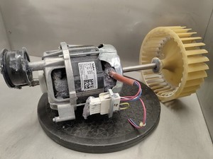 AEG Modell T6537AH3 Trockner Motor Antrieb Nidec Type DA107A50E05 CL.155 #53025