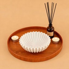 Ciotola decorativa in resina bianca con volant smerlato per decorazione soggiorno