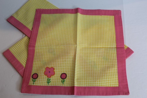 Lot 4 Vintage Luncheon Napkins - 11" Square - Applique Embroidered Floral - Picture 3 of 3