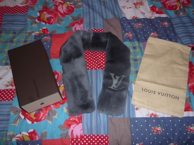 Louis Vuitton Real Rabbit Fur Large logo Scarf, New in Box image 9