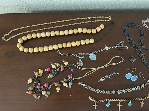 Vintage Lot of Costume Jewelry Bracelets Pendants Necklaces READ - Picture 13 of 14