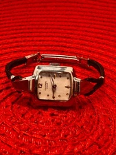 *New Price* Vintage Universal Geneve 17 mm Cal. 216 Gently Worn Freshly serviced